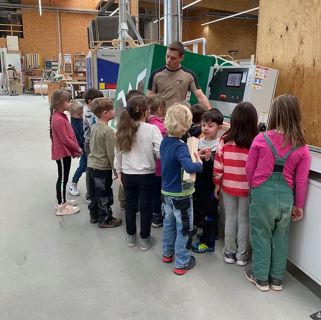 Kindergarten Zell zu Besuch in der Schreinerei