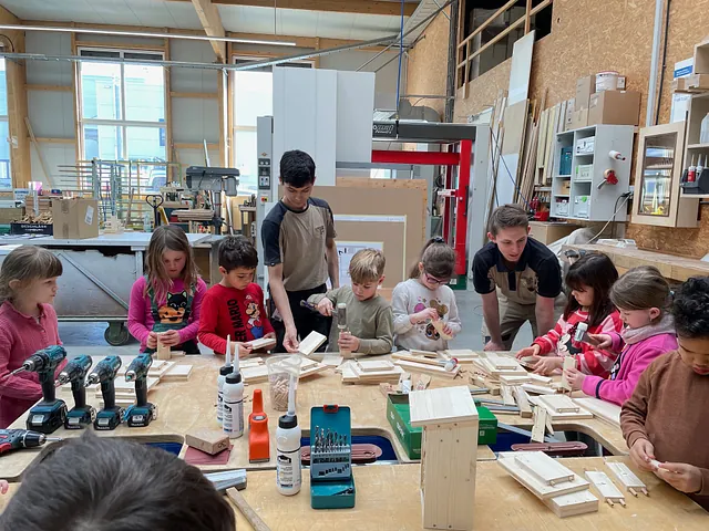 Kindergarten Zell zu Besuch in der Schreinerei 2